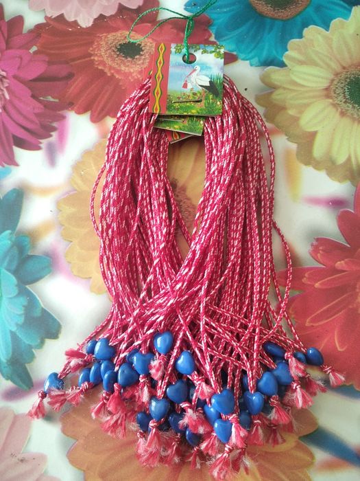 Предлагам мартеници десетки