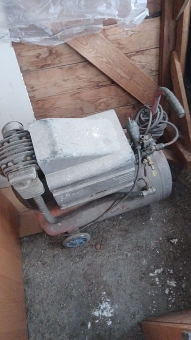 Компрессор  сатылады