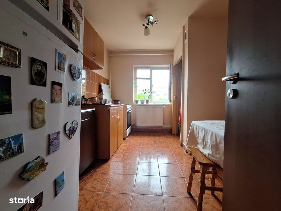 Oportunitate! Apartament 3 camere - decomandat - etaj 3 - Aradului
