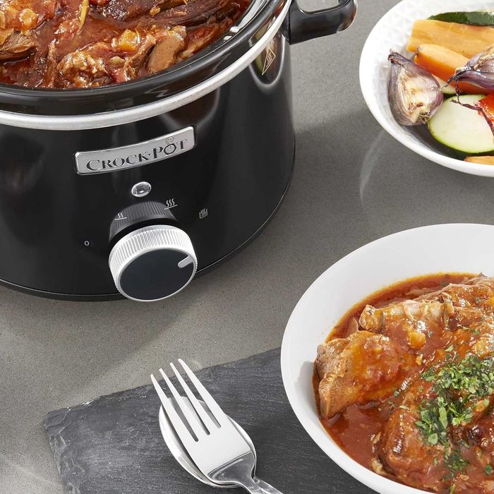 Бавноготвеща готварска печка Crock-Pot | Подвижна, керамична купа | 2,4 л (1-2 души | Енергийно ефективна | Черна [CSC046] [Енергиен клас A]