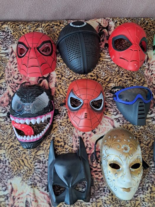 Карнавальные новогодние маски.