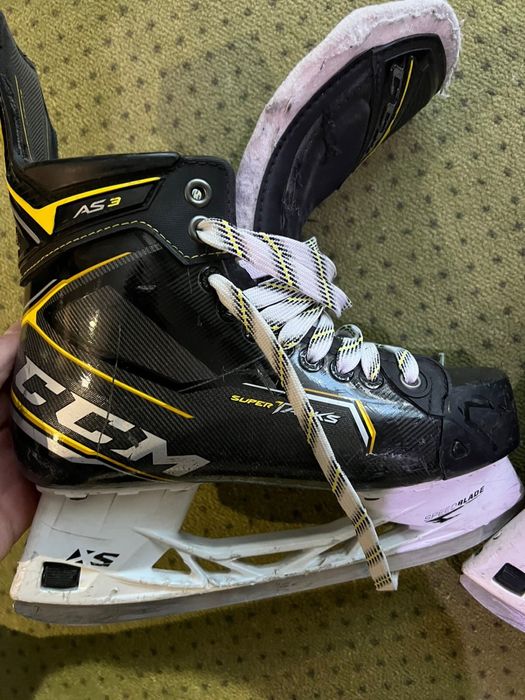 Коньки хоккейные