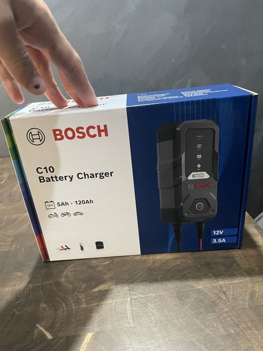 Зарядно устройство за акумулатори BOSCH C10 (12V, 3.5A)