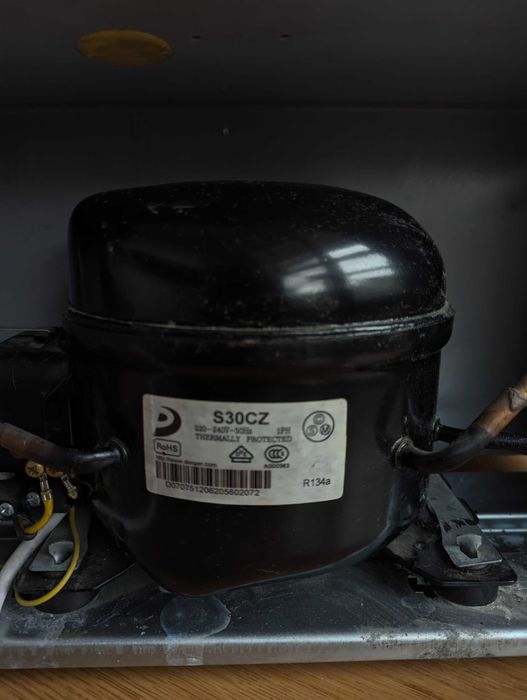 Мини хладилник с вътрешна камера Conegliano MR-85 – 75л (Сребрист)