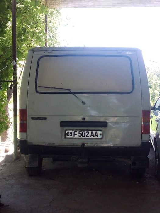 Mashina Ford sotiladi tez va arzon kelishiladi