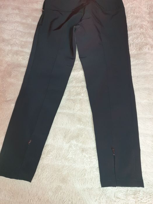 Ofer spre vânzare pantaloni de brend !