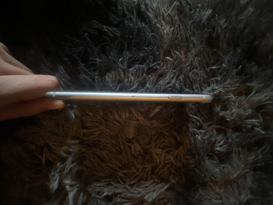 Vând două telefoane pentru piese