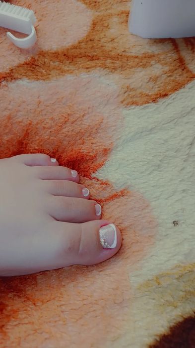 Mani, pedi, gene zmoc, pensat, coafat și make-up