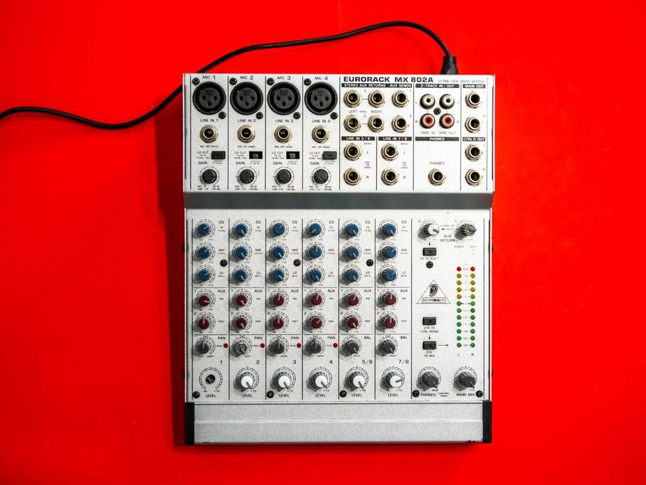 Behringer Eurorack MX802A 8-канален аудио миксер употребяван, работещ