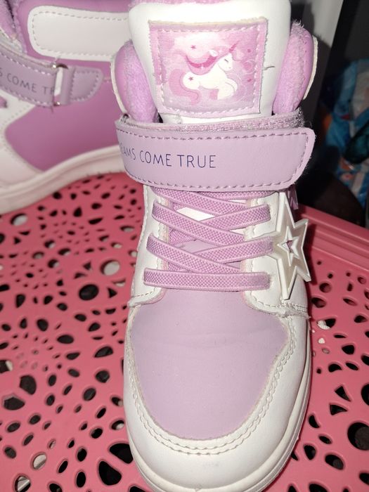 Adidadi fete prinavara