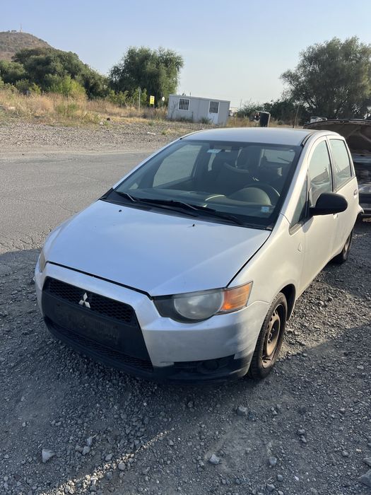 Mitsubishi Colt 1,1 на части всичко в наличност