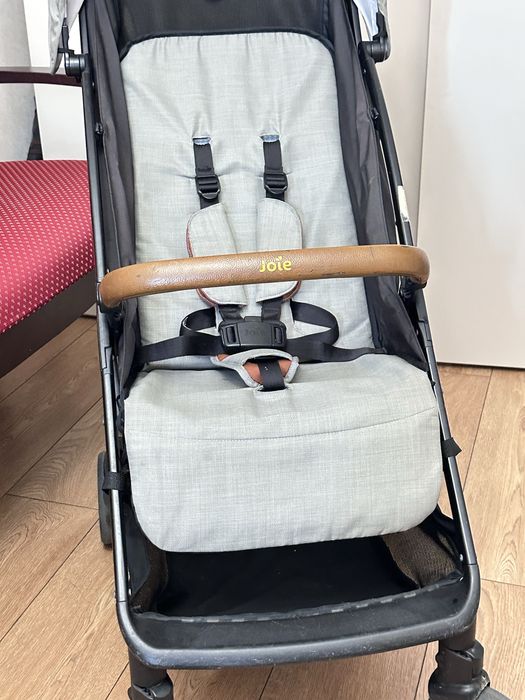 Коляска прогулочная joie