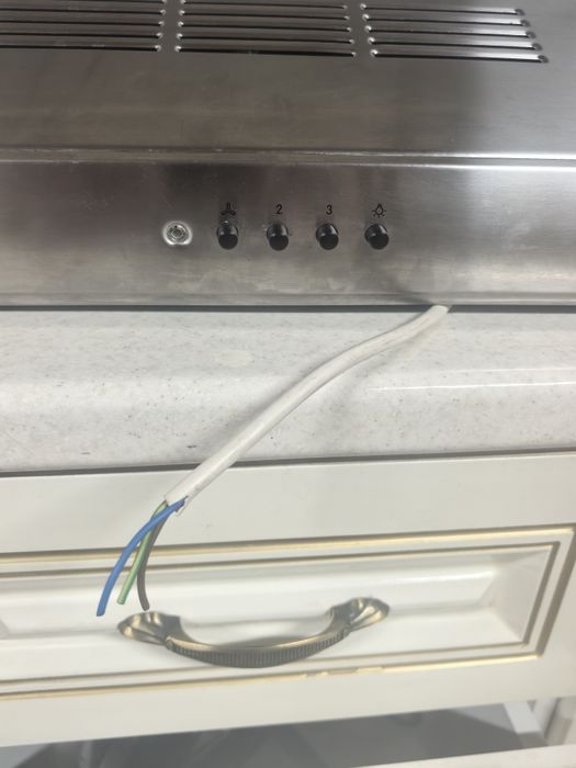 Продам вытяжку BOSCH новая