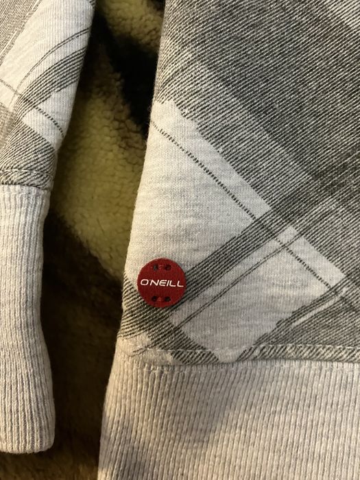 Продавам суичър ONEILL