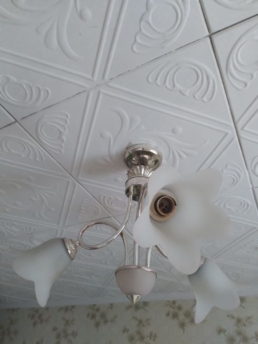 Продам трех рожковую люстру