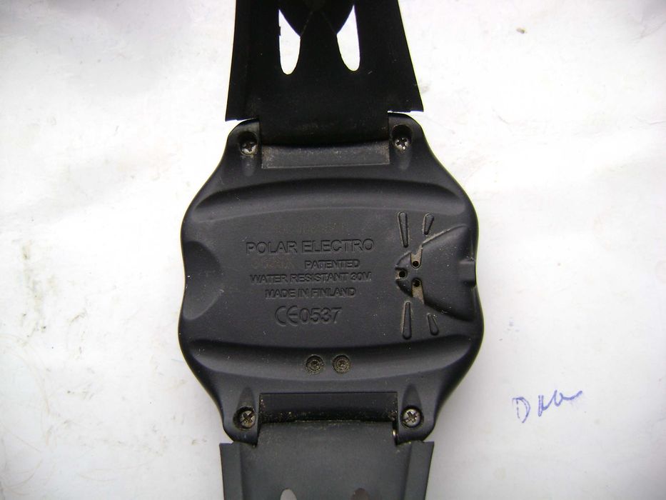 Продавам 5 броя кварцови часовника Casio,Polar,OVO