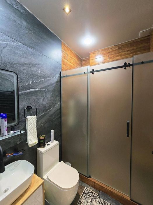 Юнусабад 18 квартал. Продается квартира 2/10/10