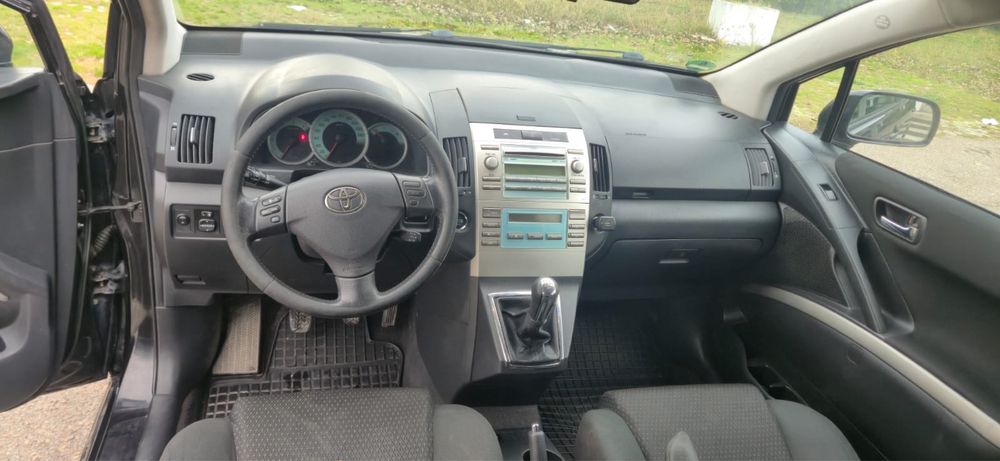 Toyota Corolla Verso 2.2 D-4D • 2008 • 7 locuri