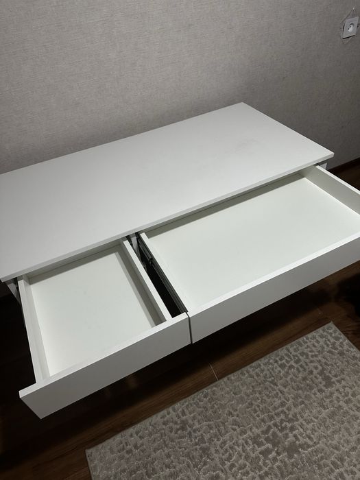 Белый учебный стол