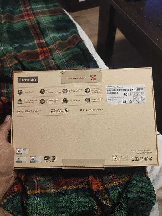 Lenovo yoga tab+ подаръци