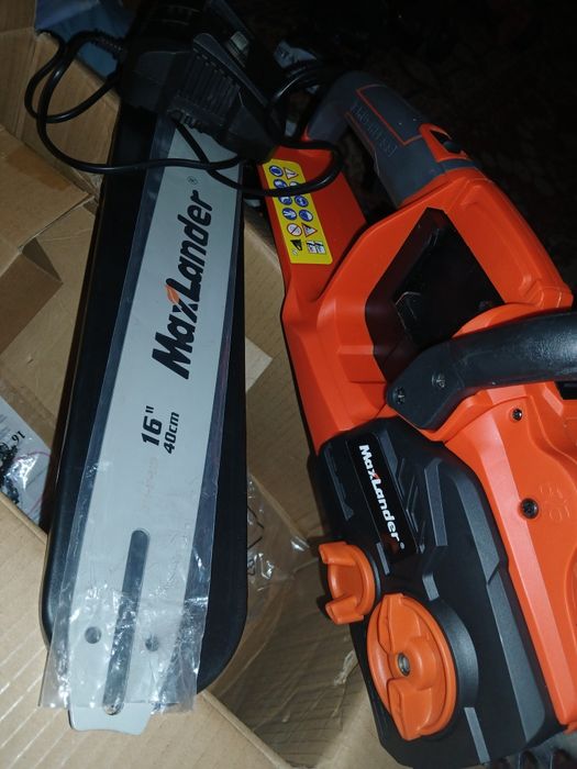 Vînd drujbă Nouă pe baterie-lamă 40cm-încărcător  inclus.compatibil BOSCH .