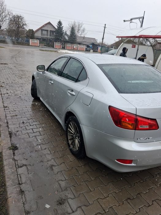 Vand sau schimb Lexus IS 220D