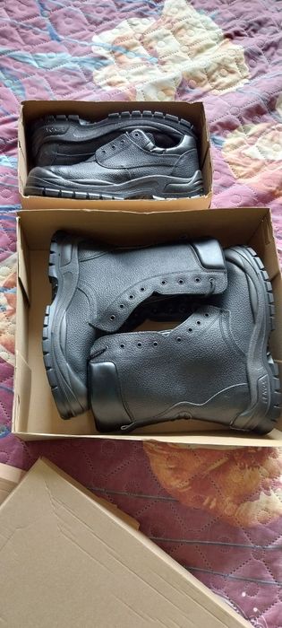 Работни обувки с бомбе. Три чифта. 44 номер.