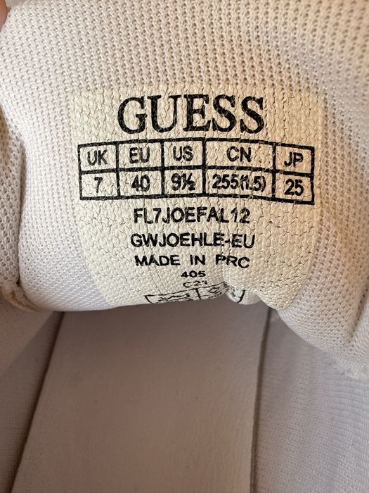 Сникърси Guess като нови