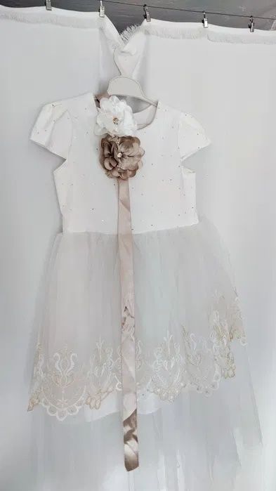 Детска рокля JUNONA размер 122см / 7 години + Шапка + Обувки