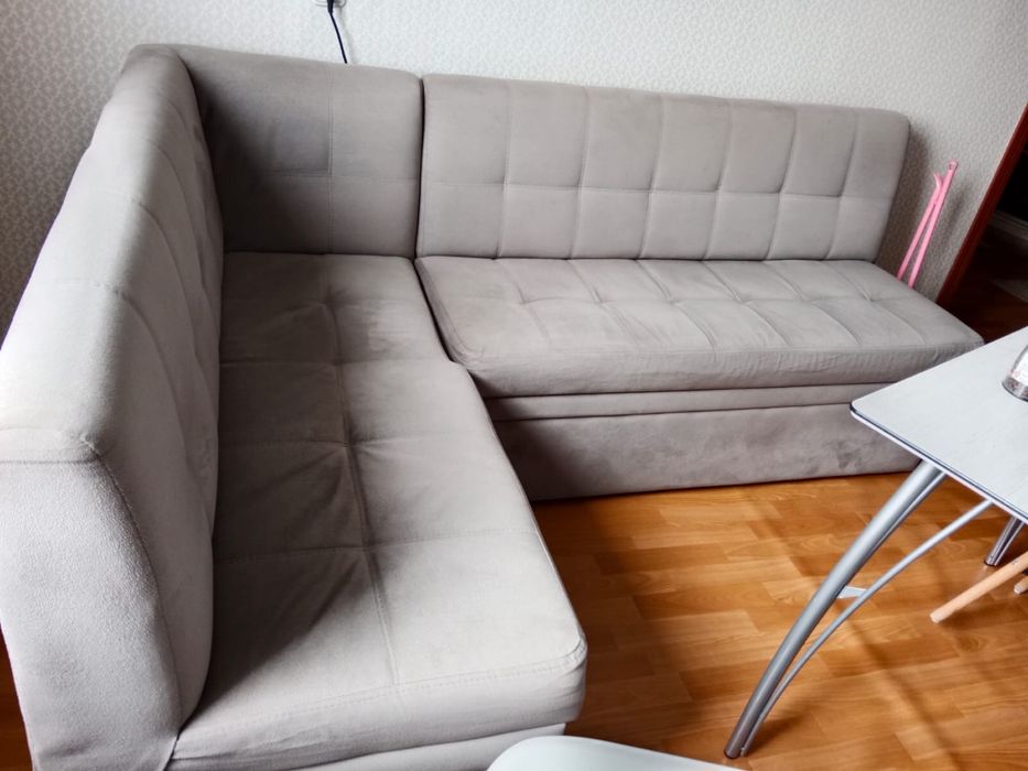 Угловой диван для гостинной или для кухни