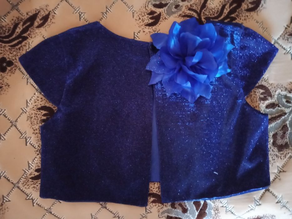 Продам детское платье нарядное. 8-10 лет.