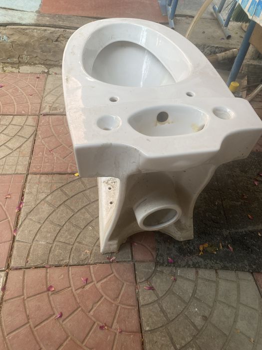 Продам унитаз с крышкой б/у
