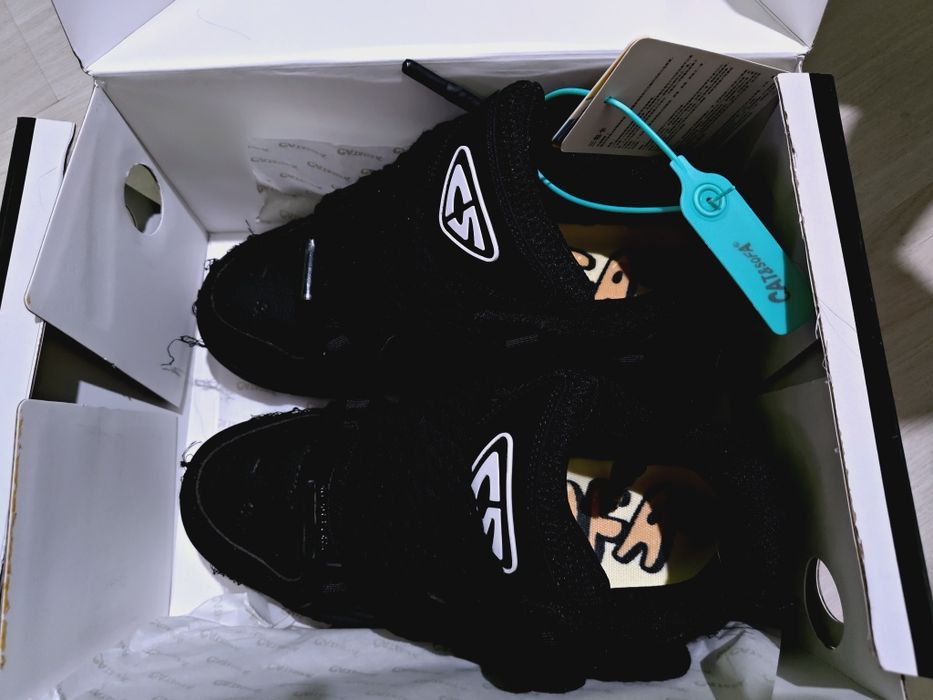 Продам кеды новые 43 размера