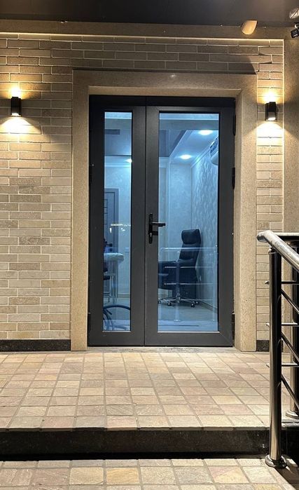 Офис 12м², новый евроремонт, свой санузел. Отд.вход, 2-линия!