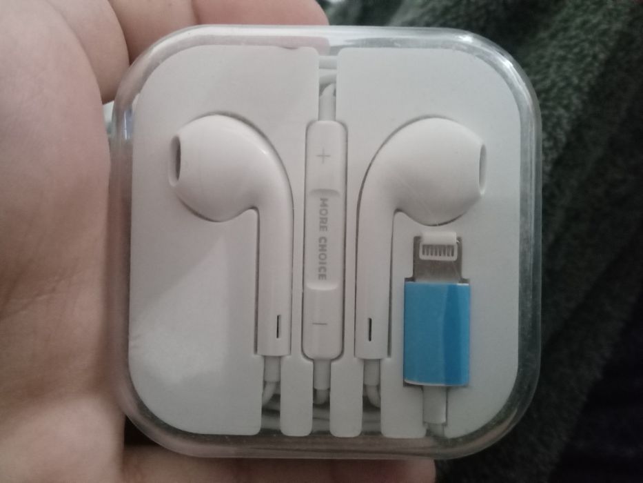 Проводные наушники ни разу не пользовался