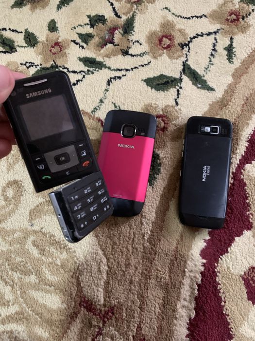 Nokia Samsung Retro telefonlari sotiladi