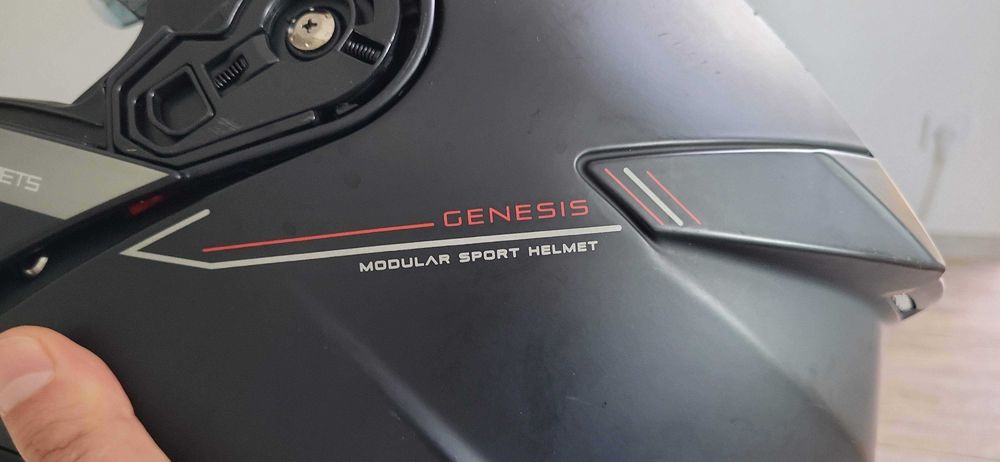 Модуларна каска за мотор MT helmet genesis размер М