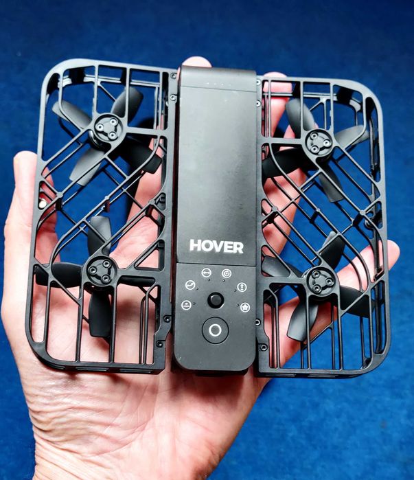 Vând mini dronă autonomă HOVER  X1 pachet complet + baterii de rezervă