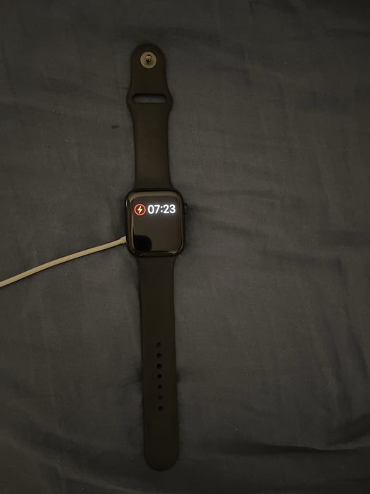 Apple watch SE (Gen 2) 44 mm midnight.