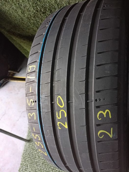 255 35 19 Michelin