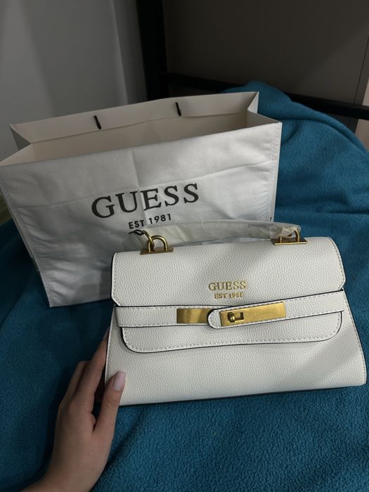 Сумка, модель как у Guess