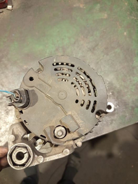 Генератор на Ауди продам