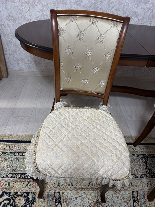 Продам стол для гостинной, стулья