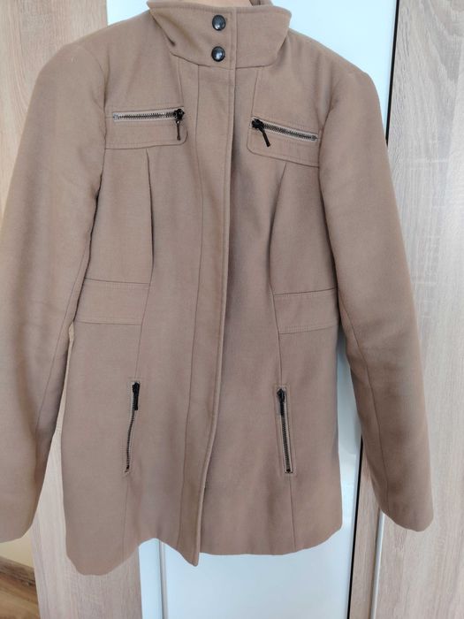 Дамско бежаво палто