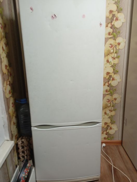 Холодильник сломанный