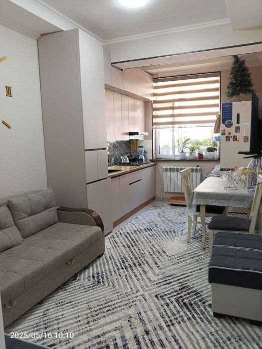 Срочно  продаётся квартира  улица Иззат рядом с Кадышева рынок.