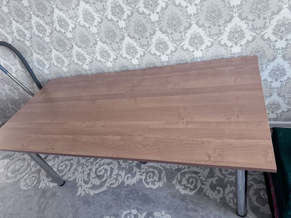 Продам два хороших стола