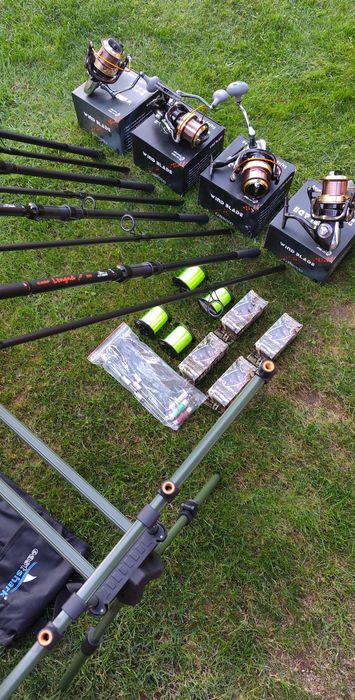 Set 4 Lansete Crap Carbon 3,90m,4 Mulinete 8000 Long Cast, Rod Pod Echipat