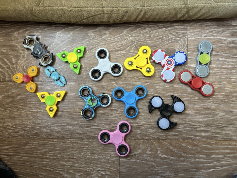 Игрушки разные.