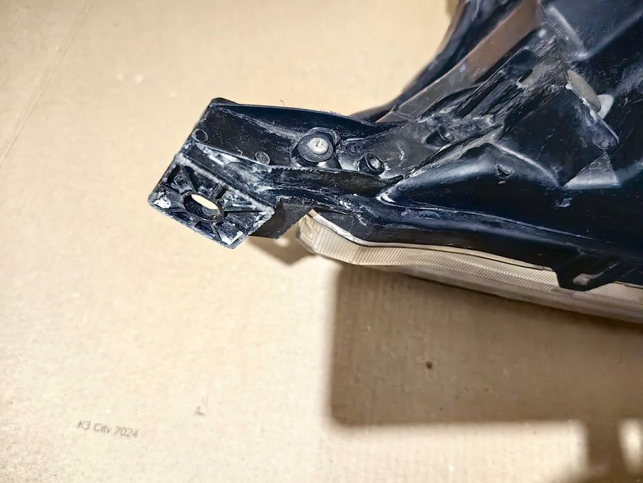 Оригинален фар Toyota Land Cruiser 200 / Тойота Ленд Крузер 200